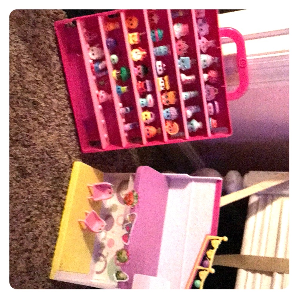 Shopkins!! Plus play set